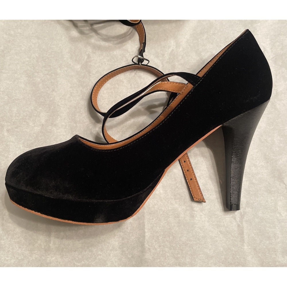 Mostrin Women's Black Closed Toe Heels